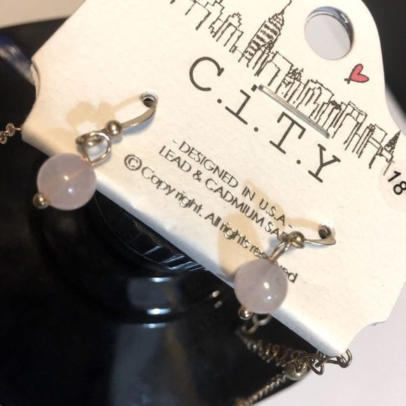 🔥 2/$10 sale City - pink stone (faux rose quartz) and gold necklace/earring set - Picture 2 of 3